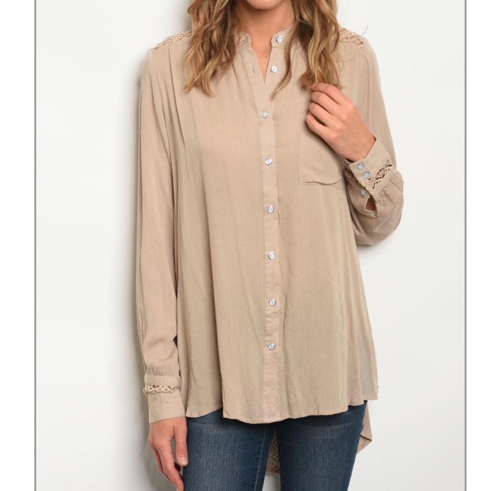 🤩Taupe Long Sleeve Button Up Top - Picture 2 of 2